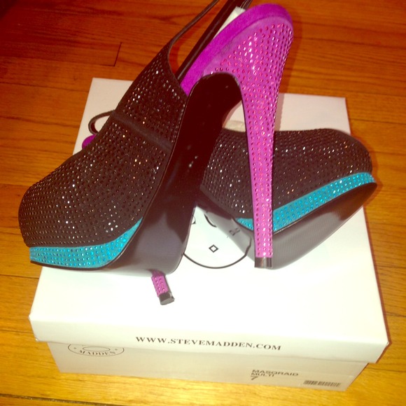STEVE MADDEN MASQRAID  PUMP - Picture 1 of 4