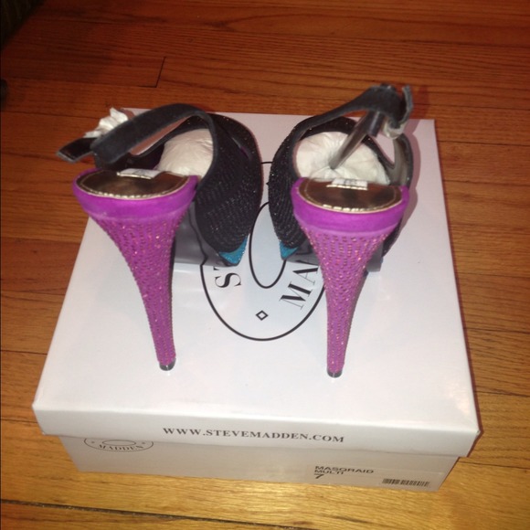 STEVE MADDEN MASQRAID  PUMP - Picture 2 of 4