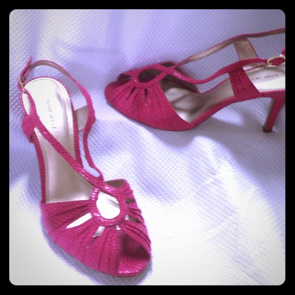 Nine West hot pink snake skin like heels