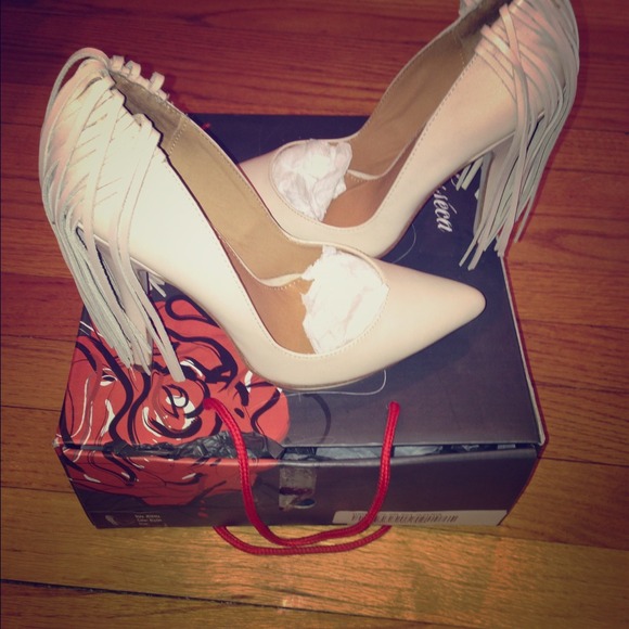 MESSECA JESENIA FRINGE LEATHER PUMP