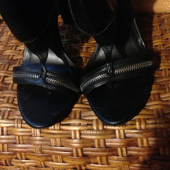 Black zippered accent booties - Picture 3 of 3