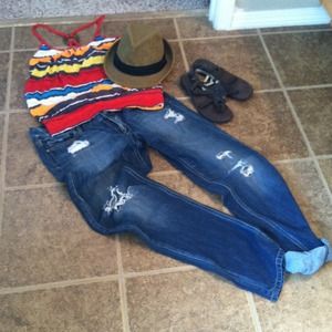 🚫SOLD🚫 distressed skinnies for summer