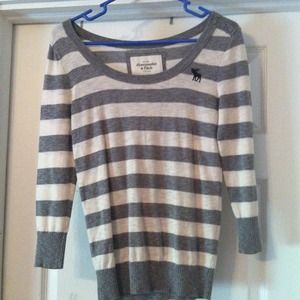 ⛔TRADED⛔Abercrombie & Fitch sweater worn once!!