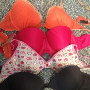 4 Bras for 5$ !!