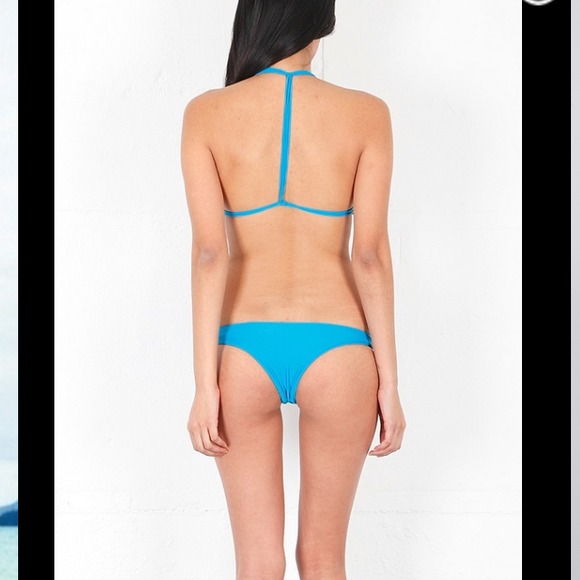 SOLD!!!!! NWT Mikoh Uluwatu Top. Size Med. Color P