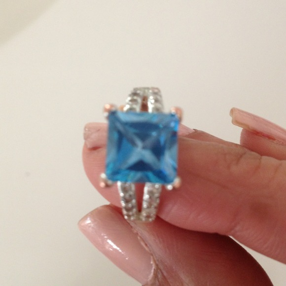 🌺🌺🌺Reduced🌺🌺🌺Silver topaz Ring!