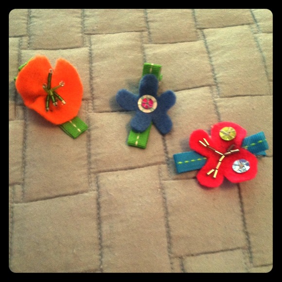 HOMEMADE HAIR CLIPS (bows)