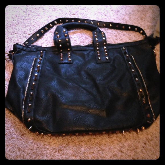 HOLD FOR @rosepetal25 black spike bag