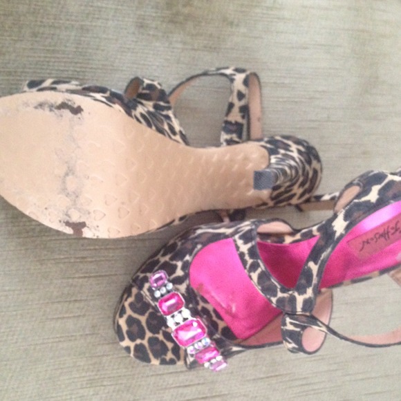 REDUCED Cheetah Betsey Johnson Heels - Picture 4 of 4