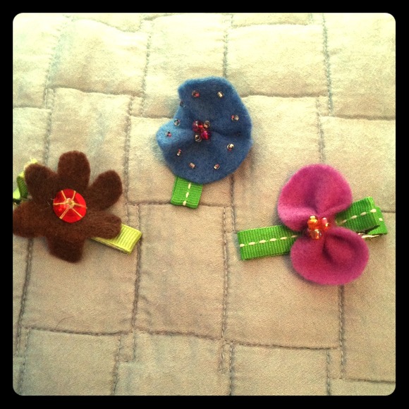 HOMEMADE HAIR CLIPS (bows)