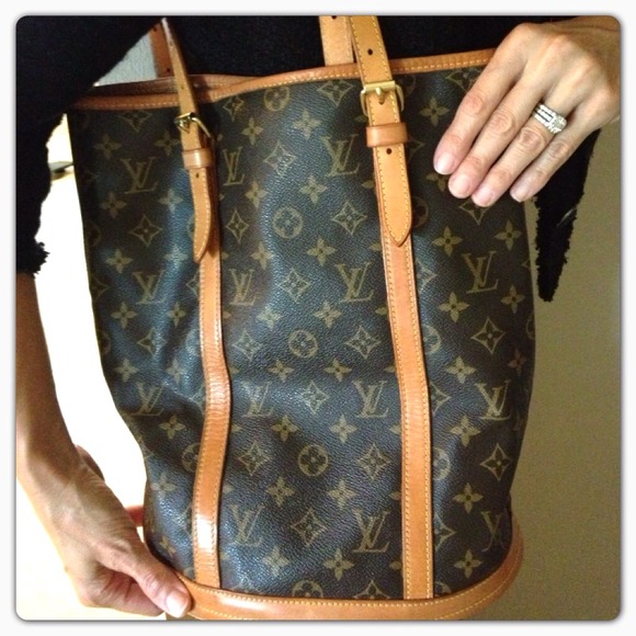 Louis Vuitton Handbags - Authentic large Louis Vuitton Bucket Bag