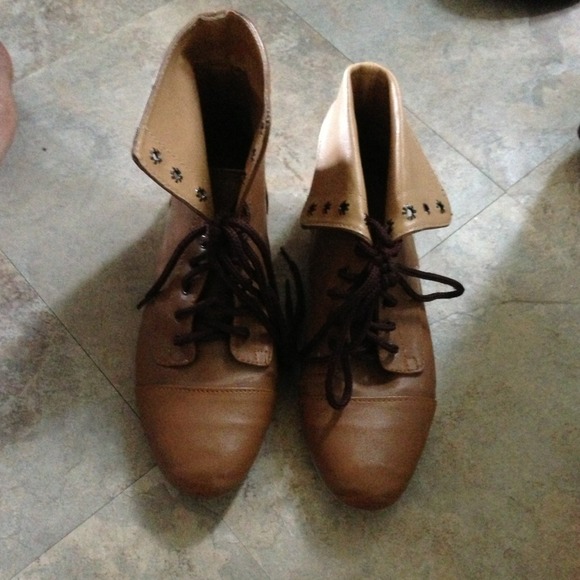 brown boots