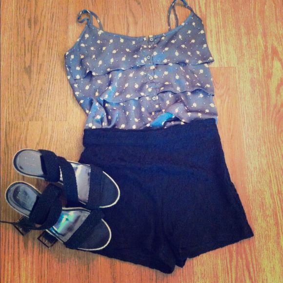 Traded!!! Forever 21 leaf blouse with ruffles