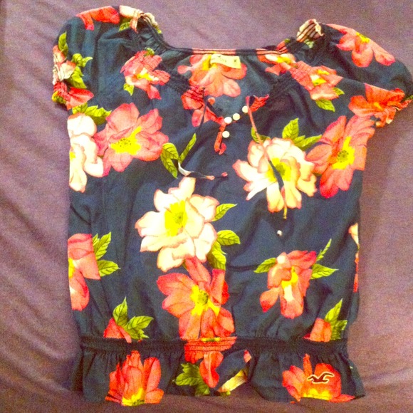 🌸Flower Hollister Shirt 🌸