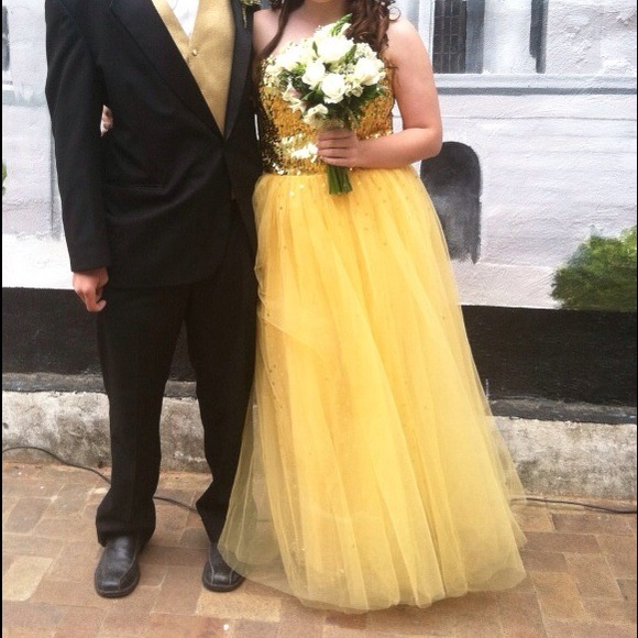 Dresses & Skirts - SOLD 🚫🚫 Gold Sparkly Floor Length Prom Dress