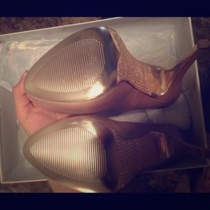 💢💢SOLD💢💢More pics