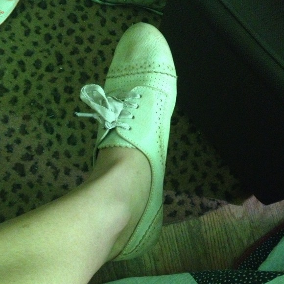 Nude/brown lace shoes :)