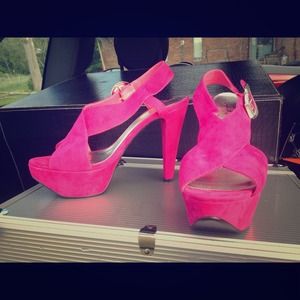 TRADING-Qupid hot pink suede heels