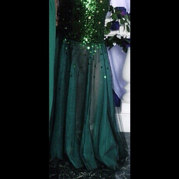 Emerald green prom dress - Picture 2 of 3