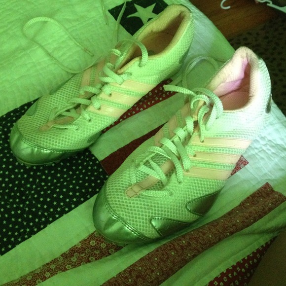 Track shoes