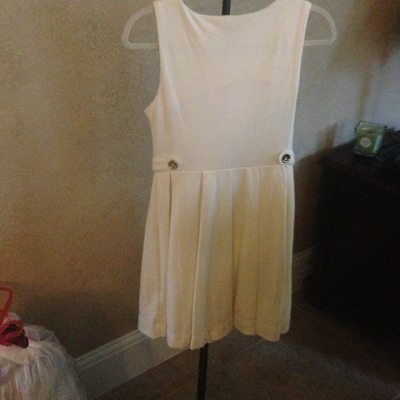 White dress - Picture 2 of 2