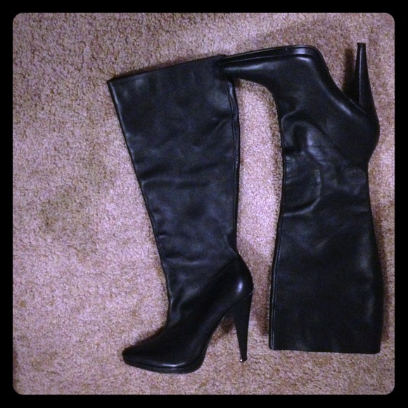 Leather boots 💢Price is negotiable💢 $130 PP