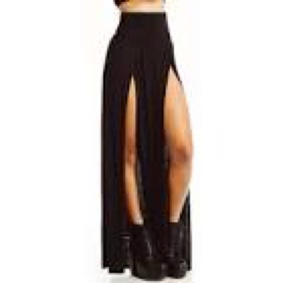 ✨SOLD✨ Black Carwash Skirt. BNWOT.✨