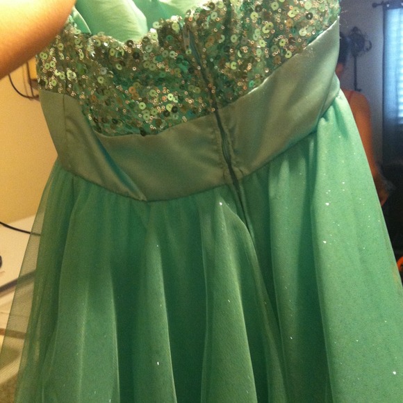 Dress - Picture 3 of 4