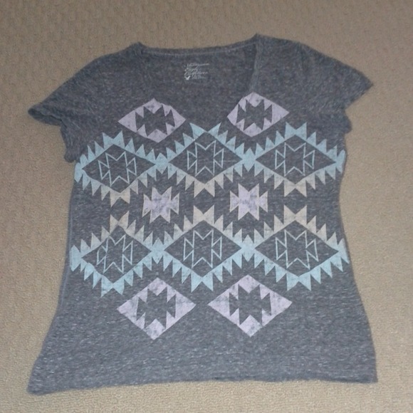 🔴SOLD🔴 Gray Tribal Print Shirt - Picture 1 of 3