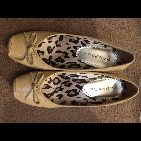 Rampage wedges in nude