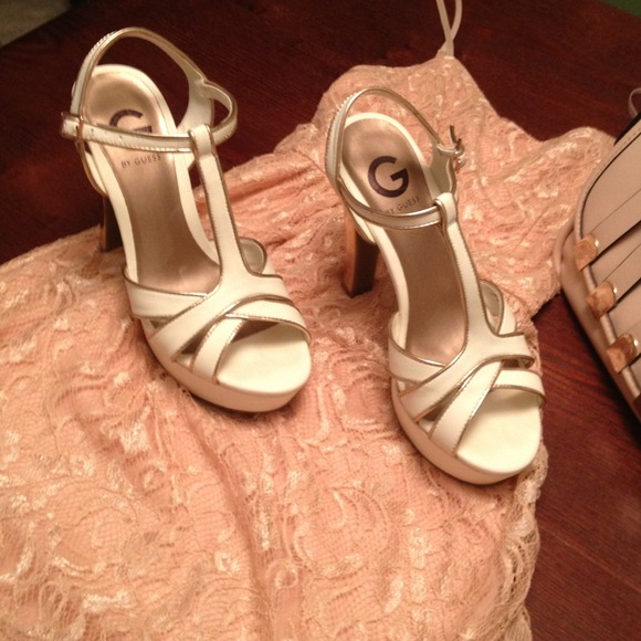 ***SOLD*** Guess heel - Picture 3 of 3