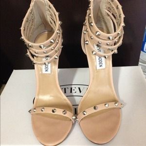 Steve madden raelynn stud heels size 5.5