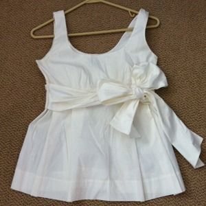 Cute white top in petite.