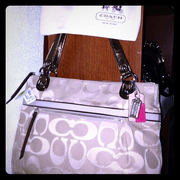 REDUCED 2 SELL!! NWT! Coach Poppy Metallic Purse!