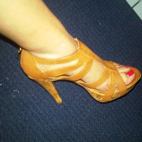 Heels - Picture 2 of 3