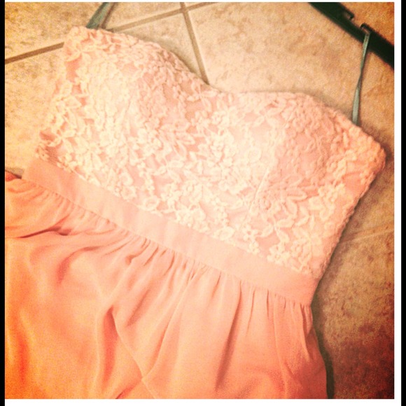 SOLD IN BUNDLE. Totally Gorgeous Dress - Picture 2 of 4