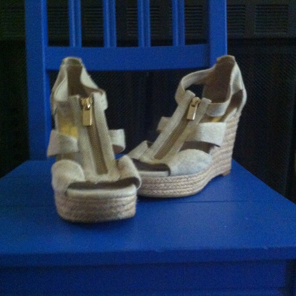 Wedge - Picture 2 of 3