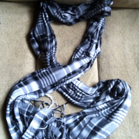 ⛔SOLD!⛔ Scarf bundle! - Picture 3 of 4