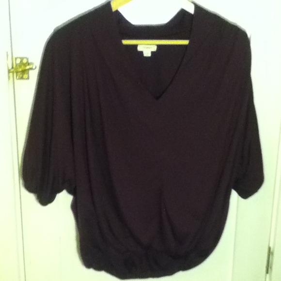 Purple 3/4 sleeved top with gathering.