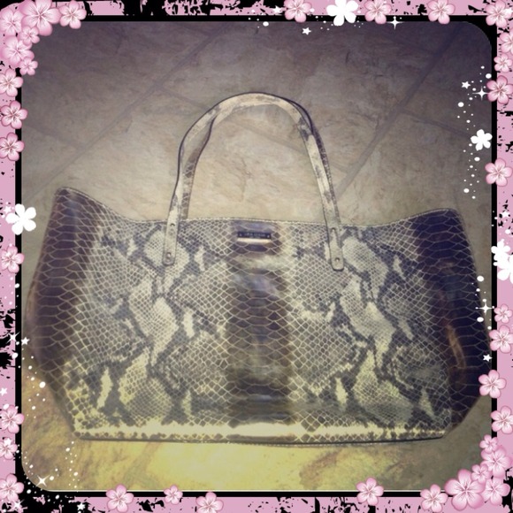 RESERVED TRADE. Authentic Kate spade