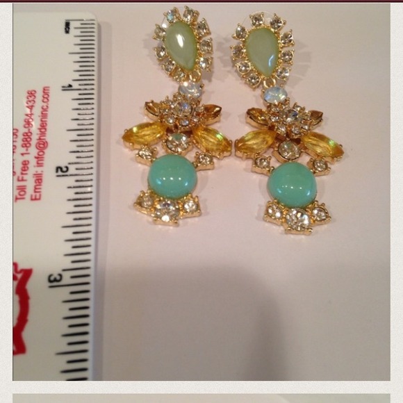 One HIGH QUALITY pair of earrings - Picture 2 of 4