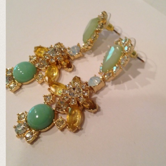 One HIGH QUALITY pair of earrings - Picture 3 of 4