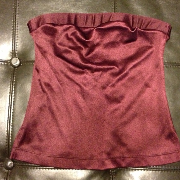 Deep burgundy Strapless tank 😍💗