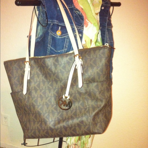 🚫SOLD🚫Michael Kors Jet set monogram