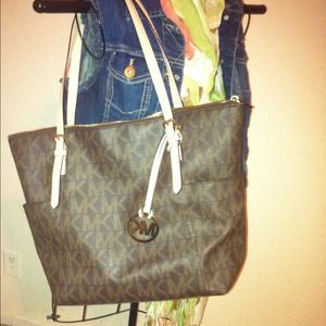 🚫SOLD🚫Michael Kors Jet set monogram