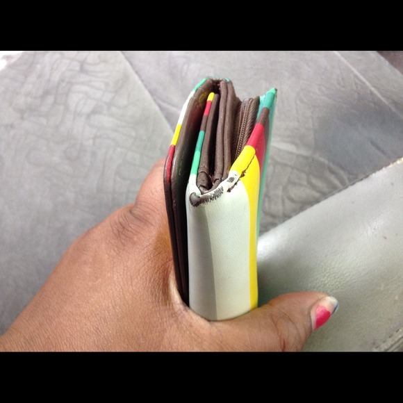 SOLD🌚🌚🌚🌚Roxy Multi Stripes Wallet - Picture 3 of 4