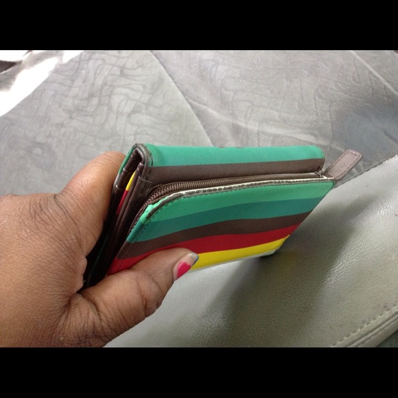 SOLD🌚🌚🌚🌚Roxy Multi Stripes Wallet - Picture 4 of 4