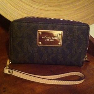 🚫SOLD🚫MICHAEL Kors Exclusive iPhone® 5 NWOT