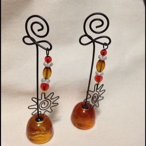 Holders for pictures or jewelry