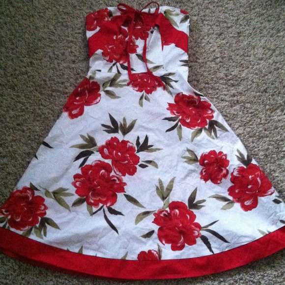 Strapless floral dress - Picture 2 of 3
